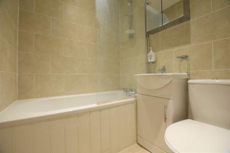 6 bedroom Semi-detached house to let in 16 Guildford Road