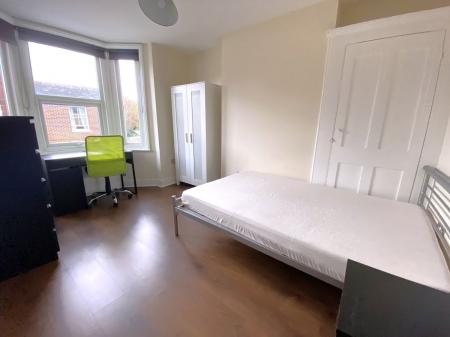 5 Bed Student House - 10 Guildford Road