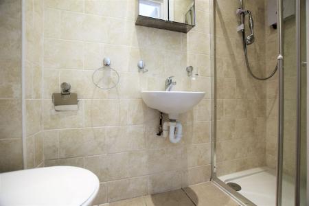 5 bedroom Semi-detached house to let in 5 Bed Student House - 10 Guildford Road