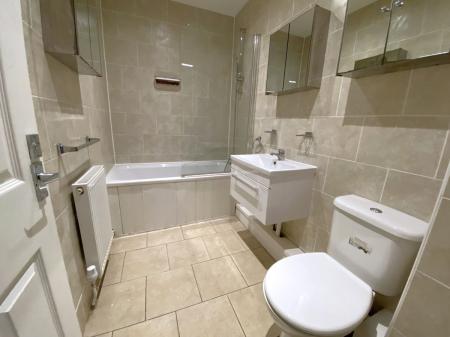 5 bedroom Semi-detached house to let in 5 Bed Student House - 10 Guildford Road