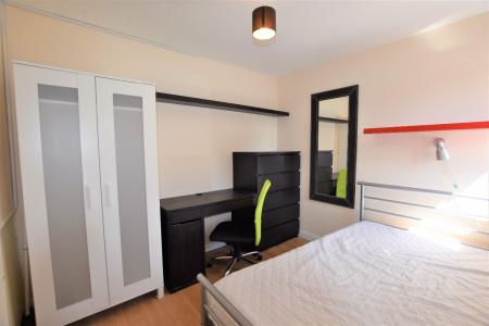 6 bedroom Semi-detached house to let in 6 Bed Student House - 26 Knight Avenue