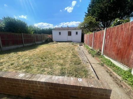 6 bedroom Semi-detached house to let in 6 Bed Student House - 26 Knight Avenue