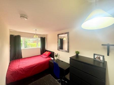 7 bedroom Semi-detached house to let in 22 Downs Road, UKC