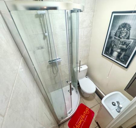 7 bedroom Semi-detached house to let in 22 Downs Road, UKC