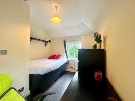 7 bedroom Semi-detached house to let in 22 Downs Road, UKC