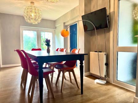 7 bedroom Semi-detached house to let in 22 Downs Road, UKC