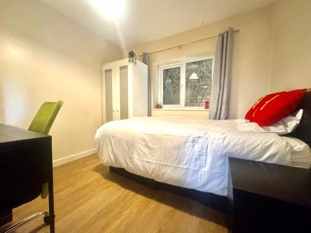 7 bedroom Semi-detached house to let in 22 Downs Road, UKC