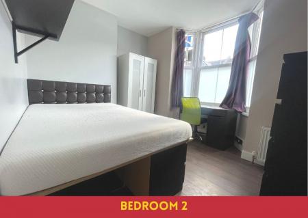 6 bedroom Semi-detached house to let in 6 Bed Student Home - 3 North Holmes Road