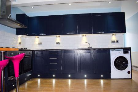 6 bedroom Semi-detached house to let in 6 Bed Student Home - 3 North Holmes Road