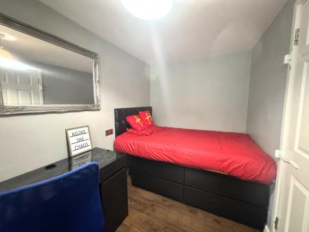 7 bedroom Semi-detached house to let in 7 Bed Student Home - 93 Tenterden Drive