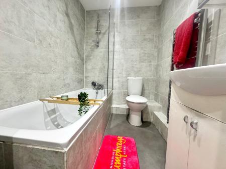 7 bedroom Semi-detached house to let in 7 Bed Student Home - 93 Tenterden Drive