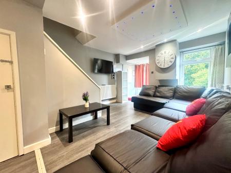 7 bedroom Semi-detached house to let in 7 Bed Student Home - 93 Tenterden Drive