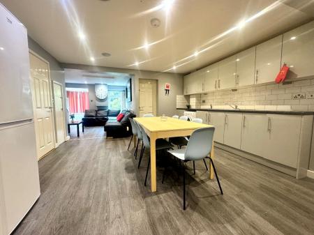 7 bedroom Semi-detached house to let in 7 Bed Student Home - 93 Tenterden Drive