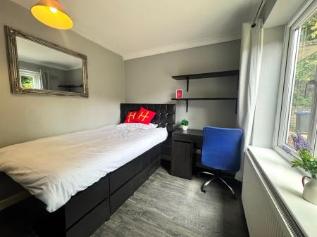 6 bedroom Terraced House to let in 29 Godden Road - UKC Location