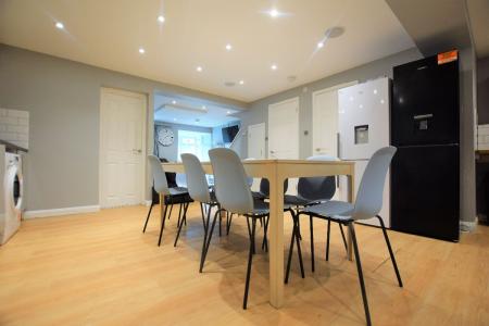 7 bedroom Semi-detached house to let in 7 Bed Student Home - 91 Tenterden Drive