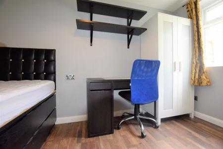 7 bedroom Semi-detached house to let in 7 Bed Student Home - 91 Tenterden Drive