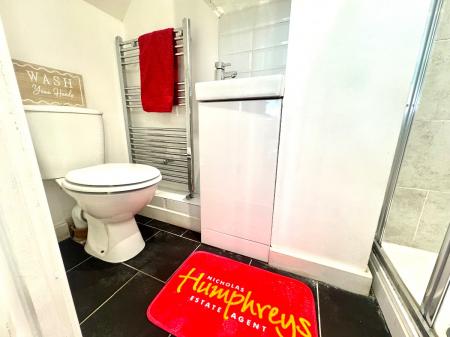 7 bedroom Semi-detached house to let in 7 Bedroom Student Home - 99 Downs Road