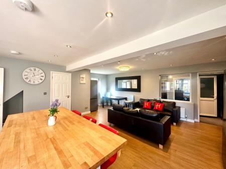 7 Bedroom Student Home - 99 Downs Road