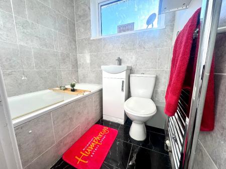 6 bedroom Semi-detached house to let in 6 Bedroom Student Home - 12 Godden Road, UKC