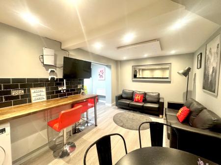 6 bedroom Semi-detached house to let in 6 Bedroom Student Home - 12 Godden Road, UKC