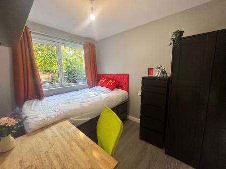 6 bedroom Semi-detached house to let in 6 Bedroom Student Home - 12 Godden Road, UKC