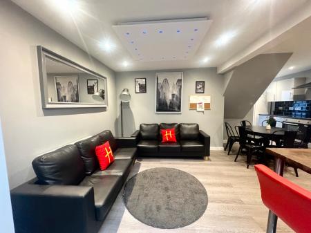 6 bedroom Semi-detached house to let in 6 Bedroom Student Home - 12 Godden Road, UKC