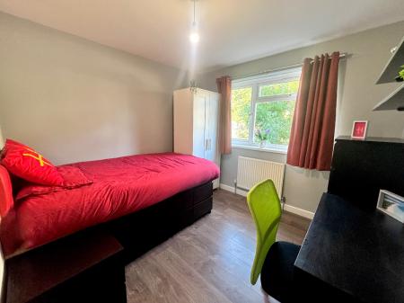 6 bedroom Semi-detached house to let in 6 Bedroom Student Home - 12 Godden Road, UKC