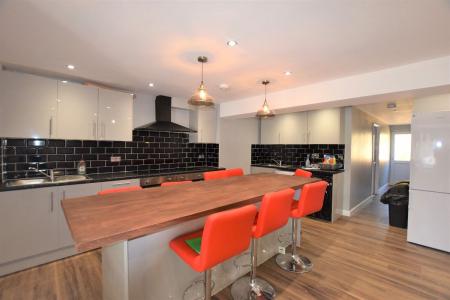 7 bedroom Semi-detached house to let in 7 Green Dell, Canterbury