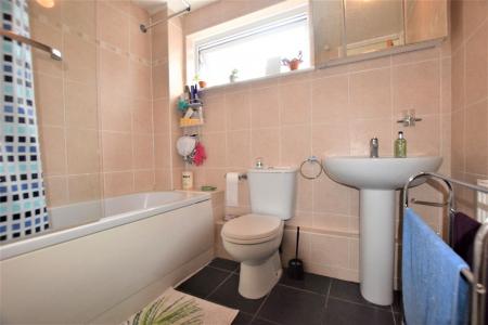4 bedroom Semi-detached house to let in 4 Bedroom Student Home - Ringwood Close, UKC