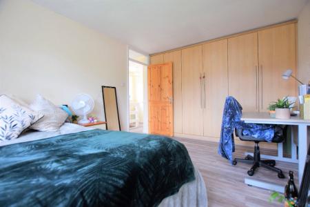 4 bedroom Semi-detached house to let in 4 Bedroom Student Home - Ringwood Close, UKC