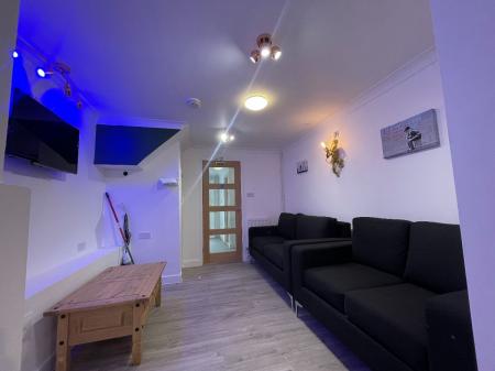 5 bedroom Terraced House to let in 89 Tenterden Drive, Canterbury