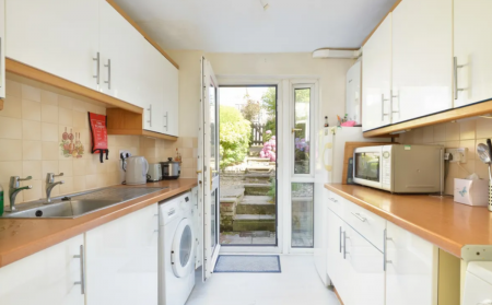4 bedroom House share to let in Green Dell, Canterbury