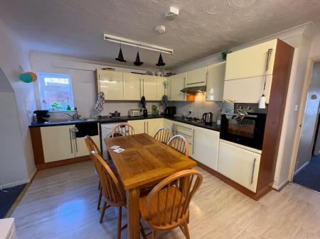 6 bedroom Semi-detached house to let in Cedarview, Canterbury - UKC Location