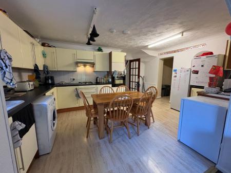 6 bedroom Semi-detached house to let in Cedarview, Canterbury - UKC Location