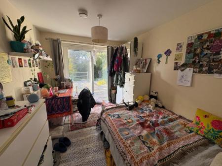 6 bedroom Semi-detached house to let in Pretoria Road, Canterbury