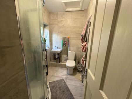 6 bedroom Semi-detached house to let in Pretoria Road, Canterbury