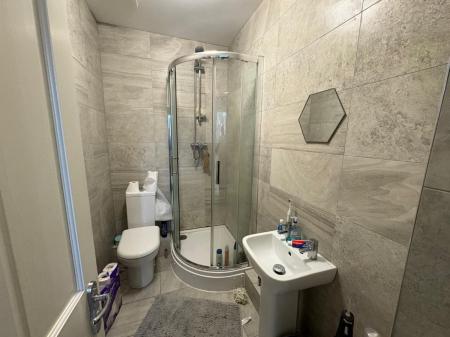 6 bedroom Semi-detached house to let in Pretoria Road, Canterbury