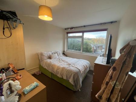 4 bedroom End of terrace house to let in 74 Kemsing Gardens, Canterbury