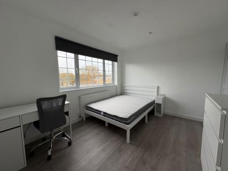 4 bedroom End of terrace house to let in Bawden Close, Canterbury