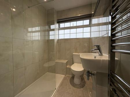 4 bedroom End of terrace house to let in Bawden Close, Canterbury