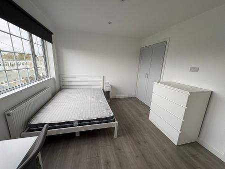 4 bedroom End of terrace house to let in Bawden Close, Canterbury