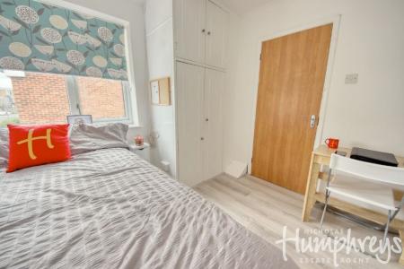 4 bedroom Semi-detached house to let in 5 College Road