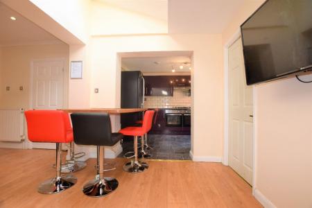 1 bedroom House share to let in Room Takeover - 37 Old Park Avenue