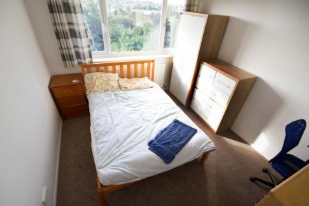 4 bedroom Semi-detached house to let in Westerham Close, Canterbury