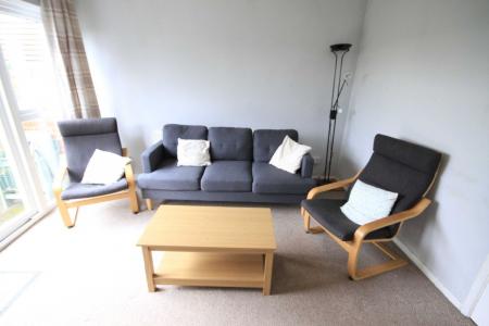 4 bedroom Semi-detached house to let in Westerham Close, Canterbury