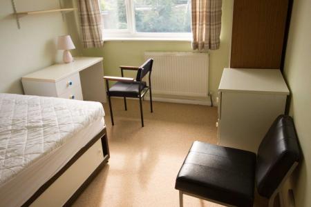 4 bedroom Semi-detached house to let in Westerham Close, Canterbury