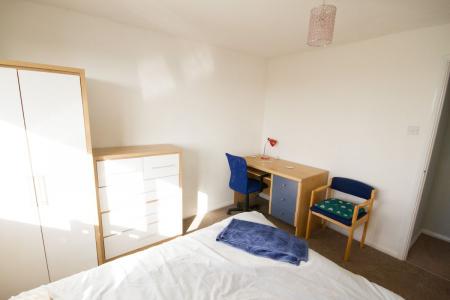 4 bedroom Semi-detached house to let in Westerham Close, Canterbury