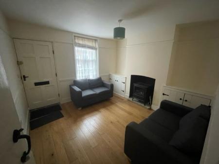 2 bedroom Terraced House to let in Cross Street, Canterbury