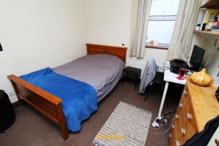 6 bedroom Terraced House to let in Wilton Avenue, The Polygon, Southampton, SO15