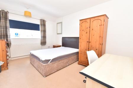 4 bedroom Semi-detached house to let in Darrell Place, Earlham, Norwich, NR5